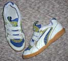 Turnschuhe mit Klettverschluss